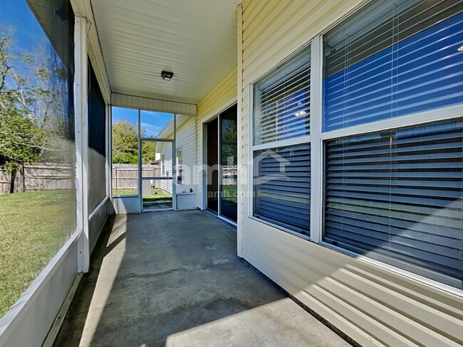 Building Photo - 716 Sid Dr