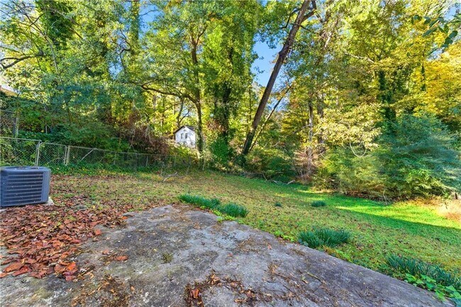 Building Photo - 1961 Valley Ridge Dr SW