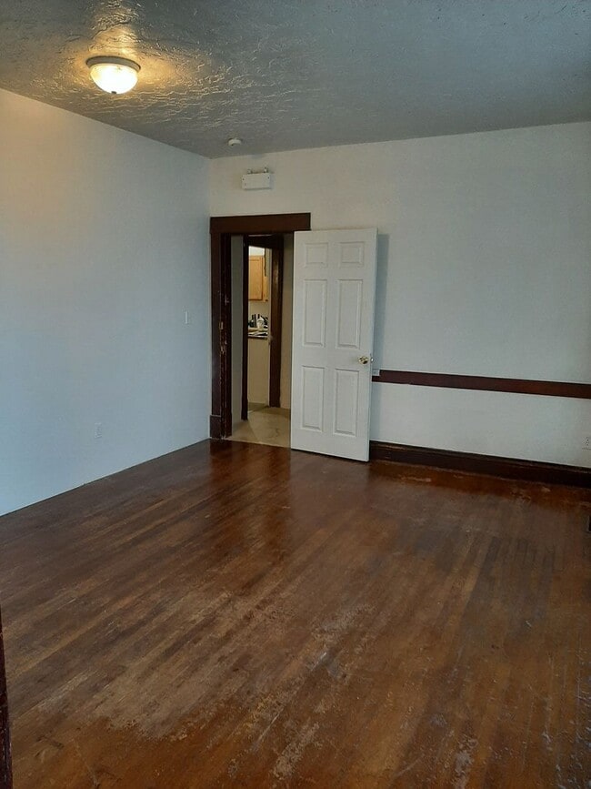 Building Photo - (1614 8th Ave)