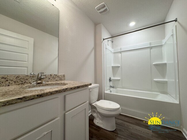 Building Photo - Beautiful 4 Bedroom Home in South Crestview!