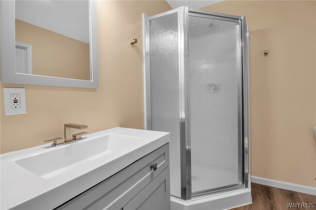 Building Photo - 126 E Niagara St