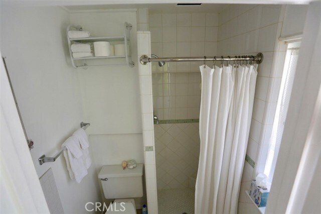 Building Photo - 460 St Ann's Dr