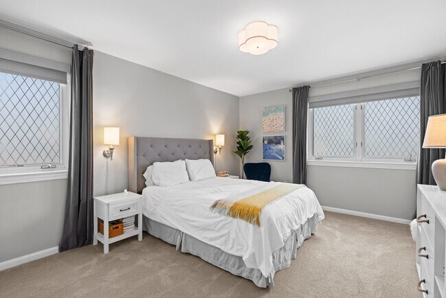 Building Photo - 5191 Linnean Terrace NW