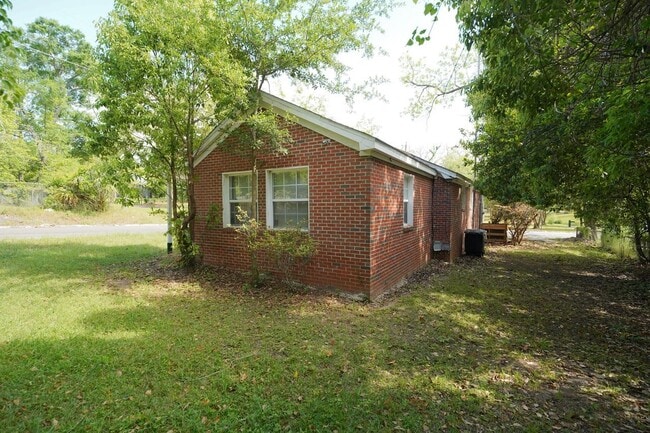 Building Photo - 702 Nassau St