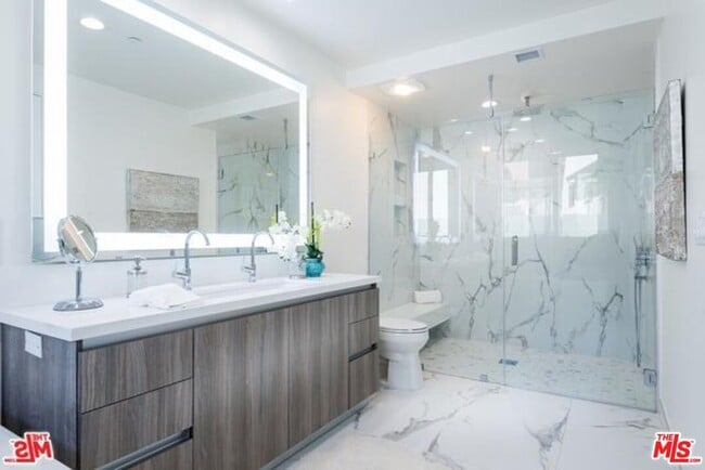 Building Photo - 12045 Guerin St