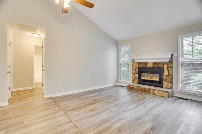 Building Photo - 2643 Laurel View Dr