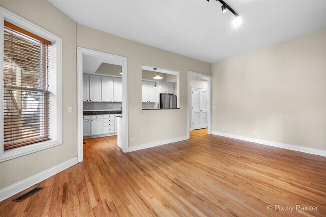 Building Photo - Updated Duplex Condo with 2 parking spots