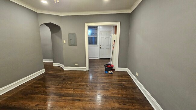 Building Photo - 6541 N Francisco Ave