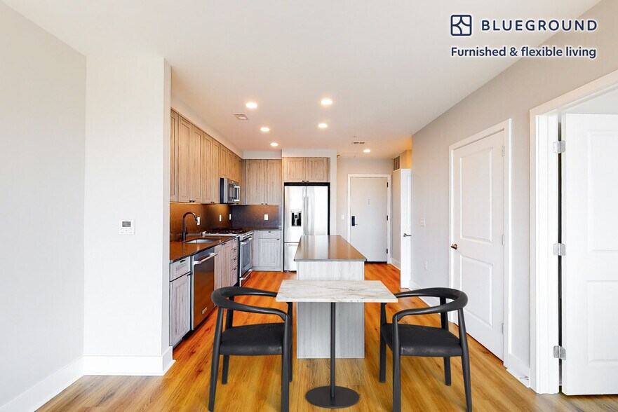 Building Photo - 555 S President St