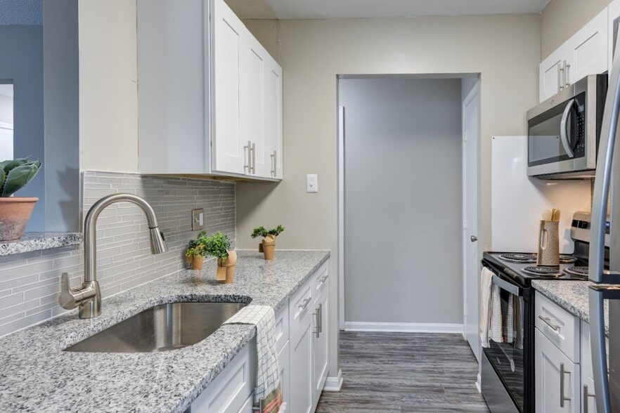 Building Photo - The Elliott at College Park Apartment Homes