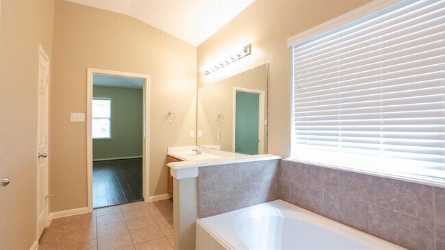 Building Photo - 2614 Orchard Creek Ln