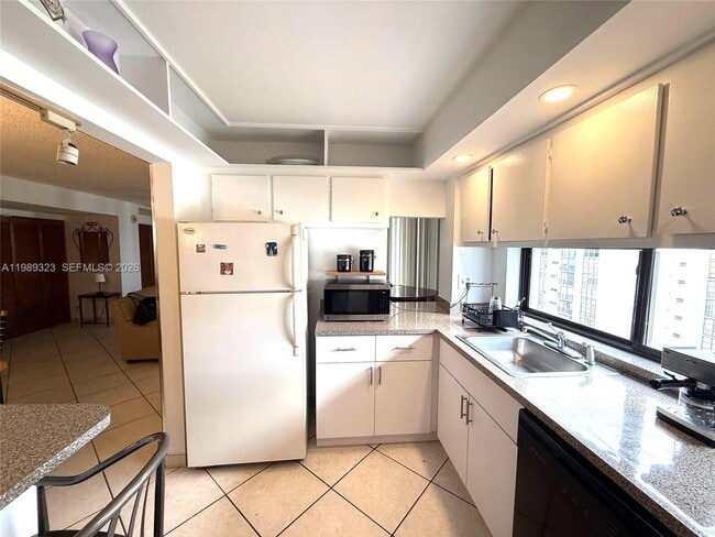 Building Photo - 17011 N Bay Rd