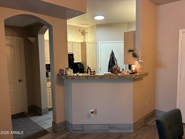 Building Photo - 1411 E Orangewood Ave