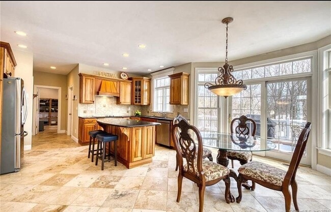 Building Photo - 6 Romano Ct