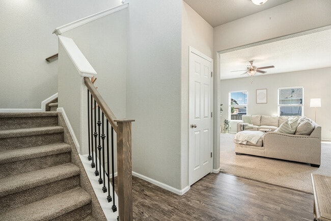Building Photo - 6915 Mandan Dr