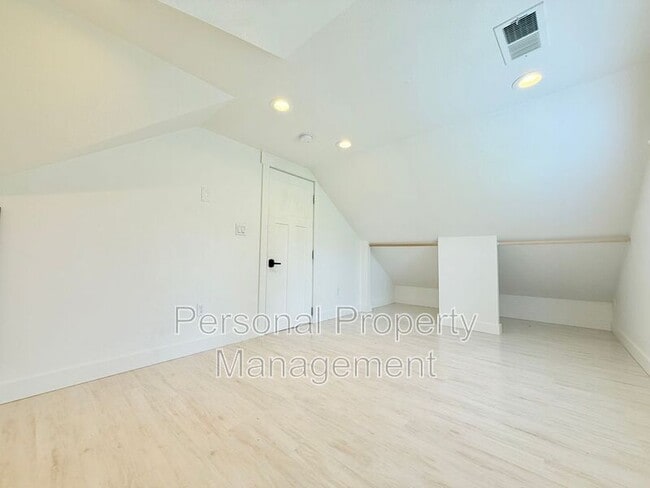 Building Photo - 1335 I St