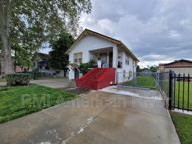Primary Photo - 224 6th St