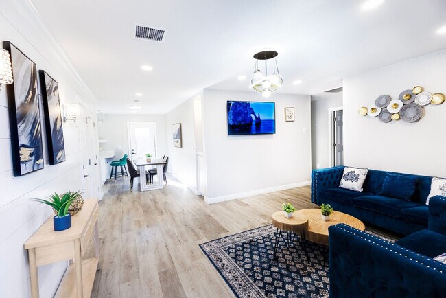 Building Photo - 451 E Lincoln Ave