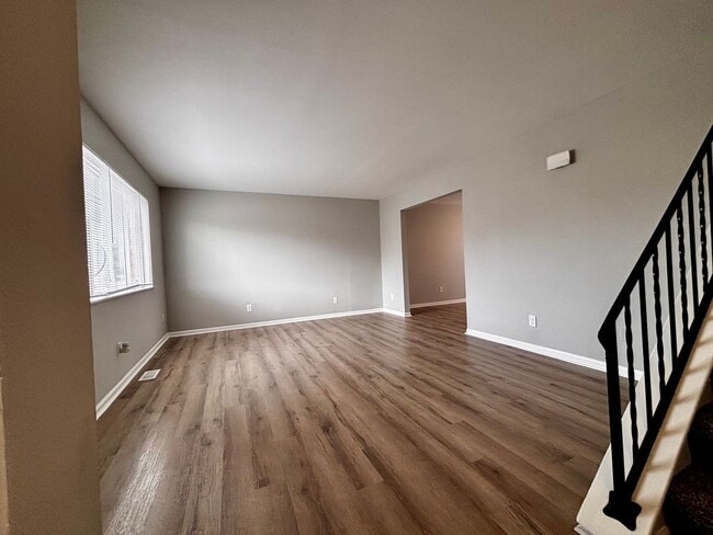 Building Photo - Newly Renovated 2 bedroom 1.5 bath townhou...