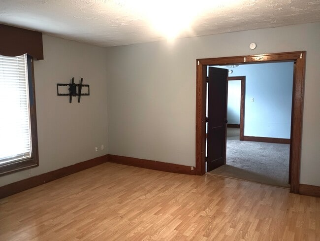 Building Photo - 227 S Main St