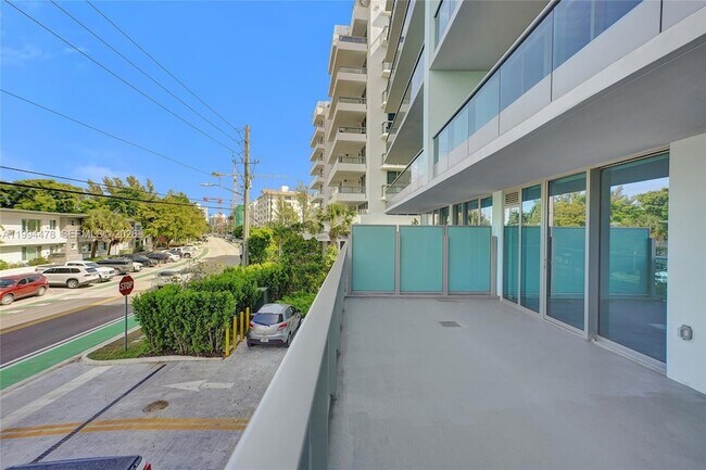Building Photo - 9221 E Bay Harbor Dr