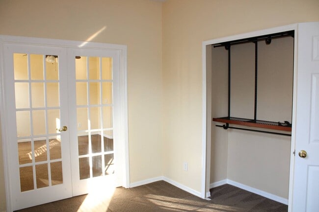 Building Photo - 353 Heather Hills Dr