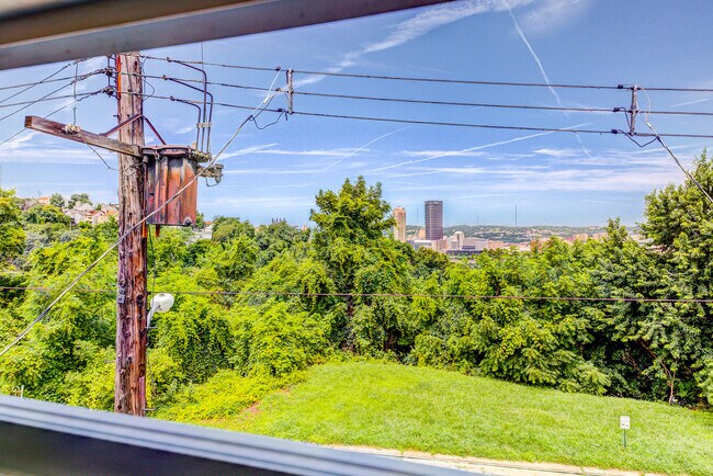 Building Photo - Available JUNE 2026  - Beautiful 3+ Bedroom Home w/ City Views!