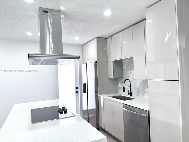 Building Photo - 2421 N 56th Terrace