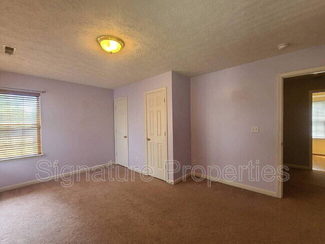 Building Photo - 10 Lockwood Dr