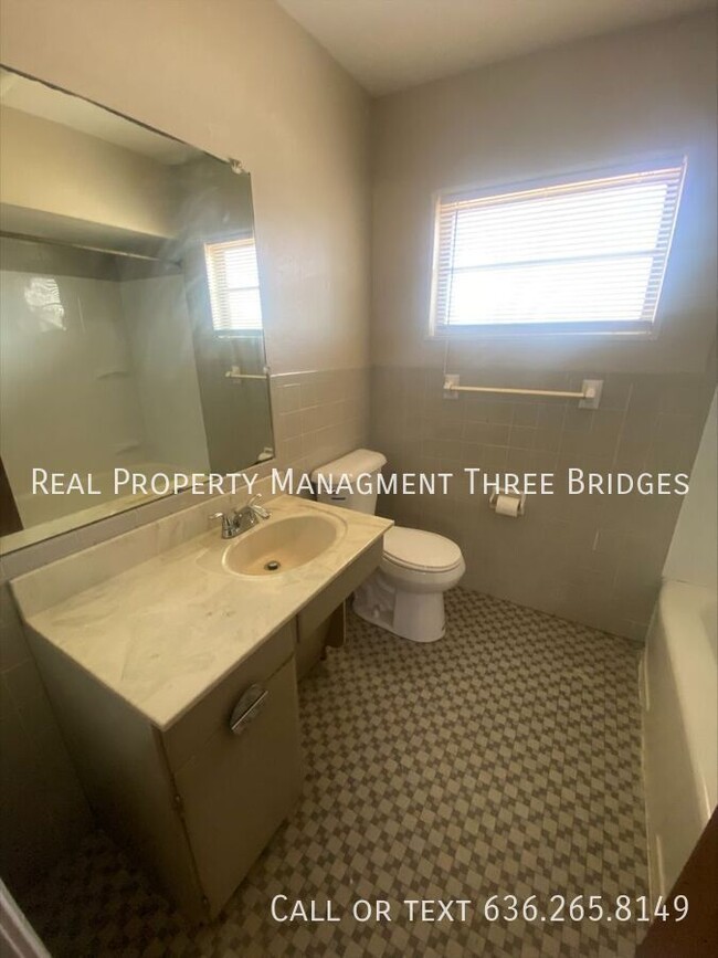 Building Photo - 3br/1ba in Dellwood