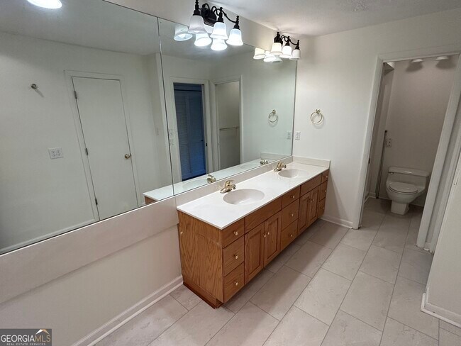 Building Photo - 180 Woodstone Dr