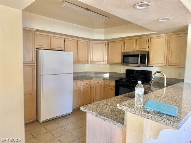 Building Photo - 7950 W Flamingo Rd