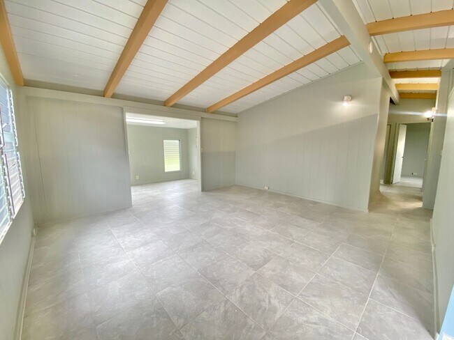 Building Photo - Recently Renovated 3 bed, 1.5 bath house i...