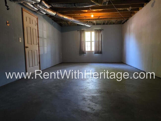 Building Photo - Amazing 3 Bedroom/ 2 Bath Home / Semi Finished Basement /  Exercise Room or Flex Room / Beautiful...