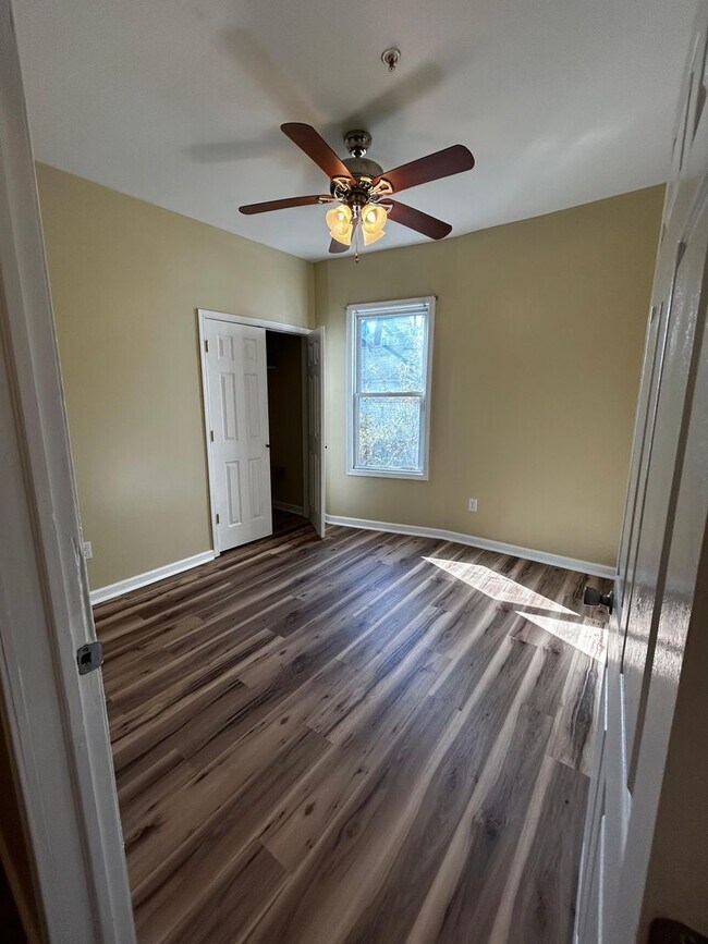 Building Photo - 1326 E Gibson St