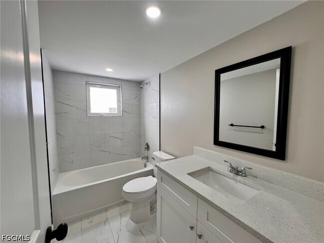 Building Photo - 4102 SE 19th Pl