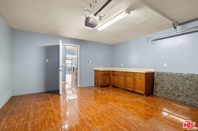Building Photo - 4141 W 62nd St