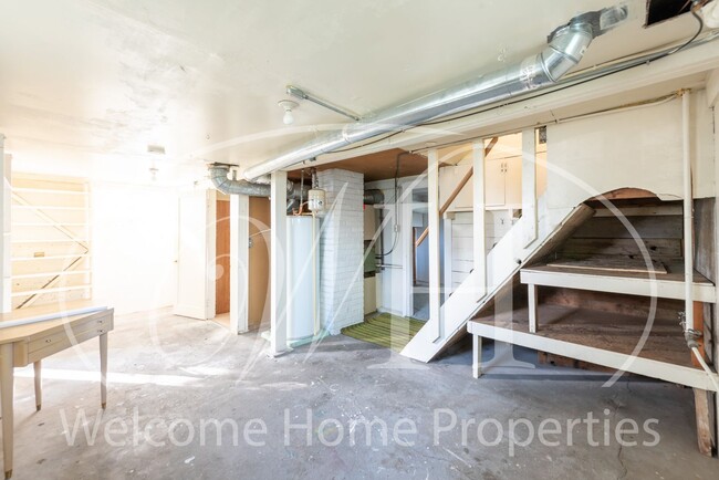 Building Photo - 120 SE 2nd St