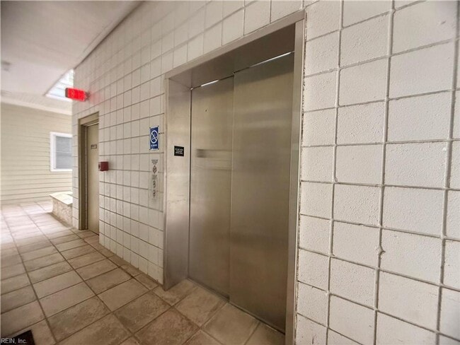 Building Photo - Coastal Comfort: Spacious 2-Bedroom Condo Retreat in Virginia Beach