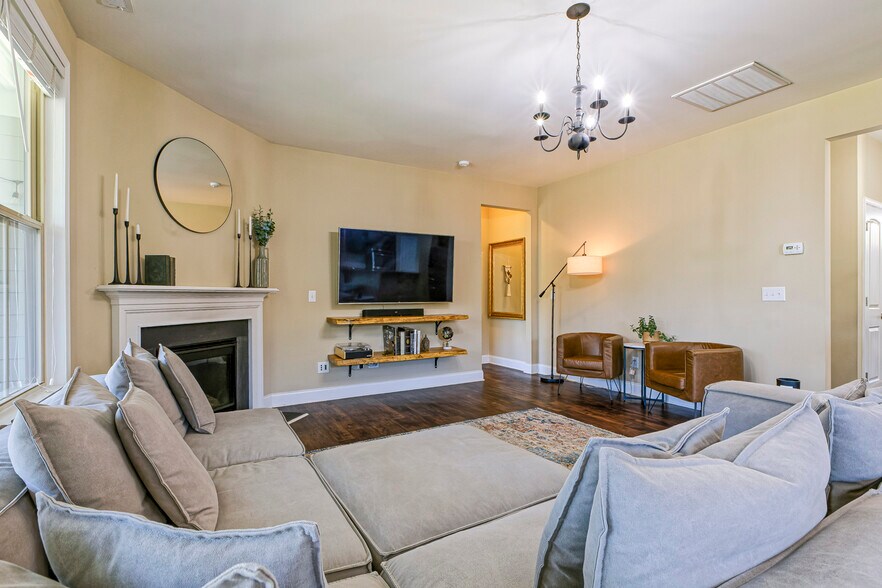 Building Photo - 1608 Cascade Falls Ln