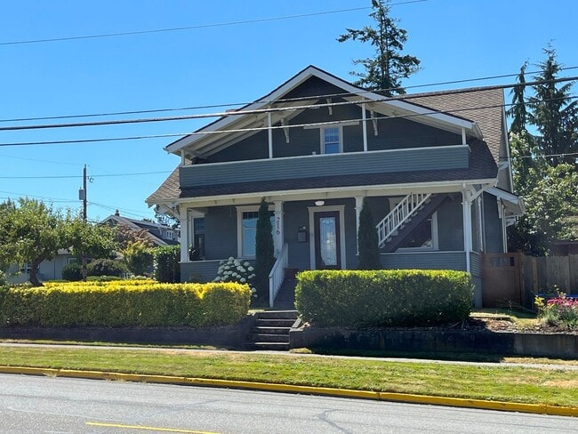 Primary Photo - Update 1900's Home with 4 Bedrooms