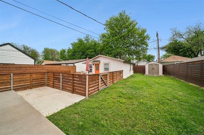 Building Photo - Gorgeous updated and modern open layout