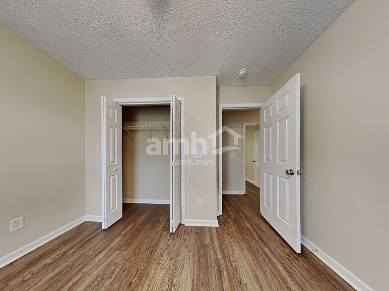 Building Photo - 149 Trickle Dr