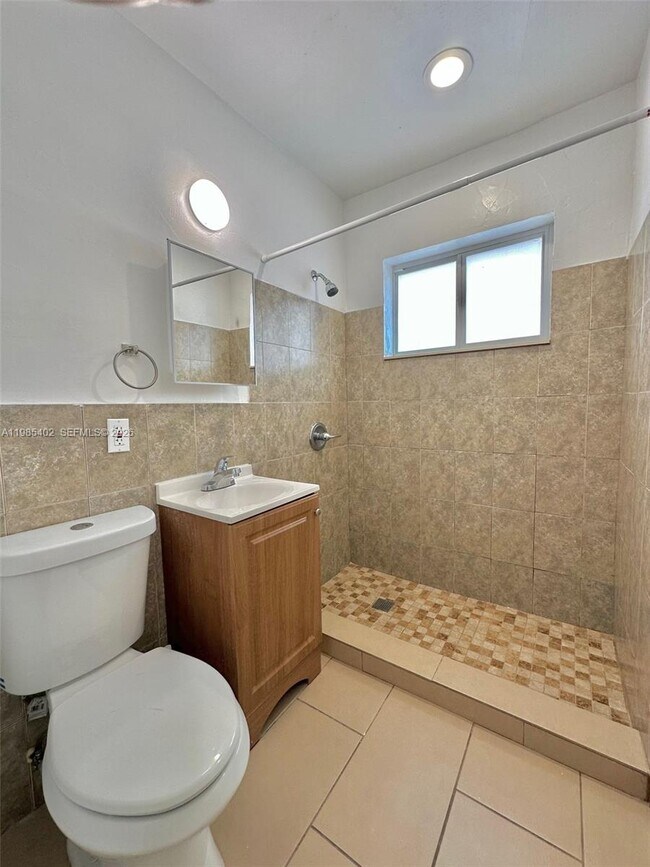 Building Photo - 5510 NW Miami Pl