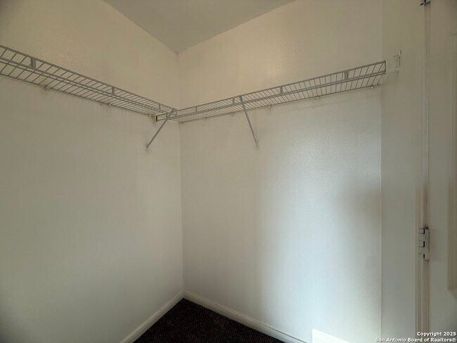 Building Photo - 570 Roadrunner Ave