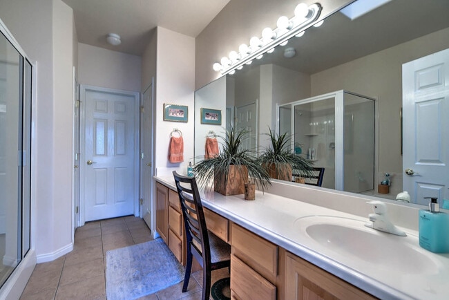 Building Photo - Fully Furnished Home. All utilities includ...