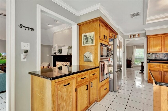 Building Photo - 15402 Willow Shores Dr