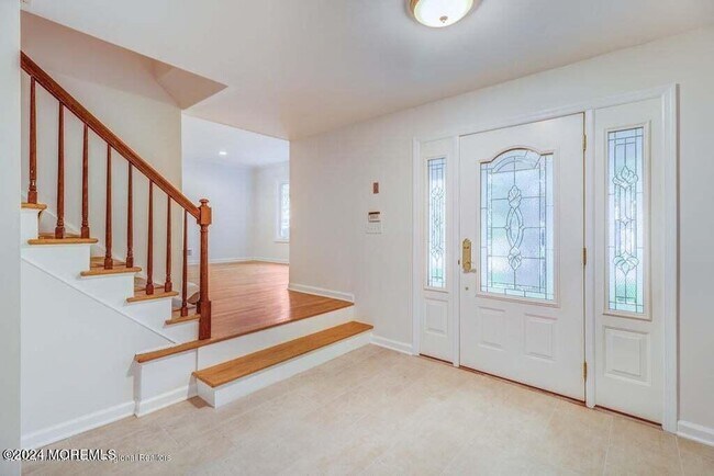 Building Photo - 7 Woods Rd