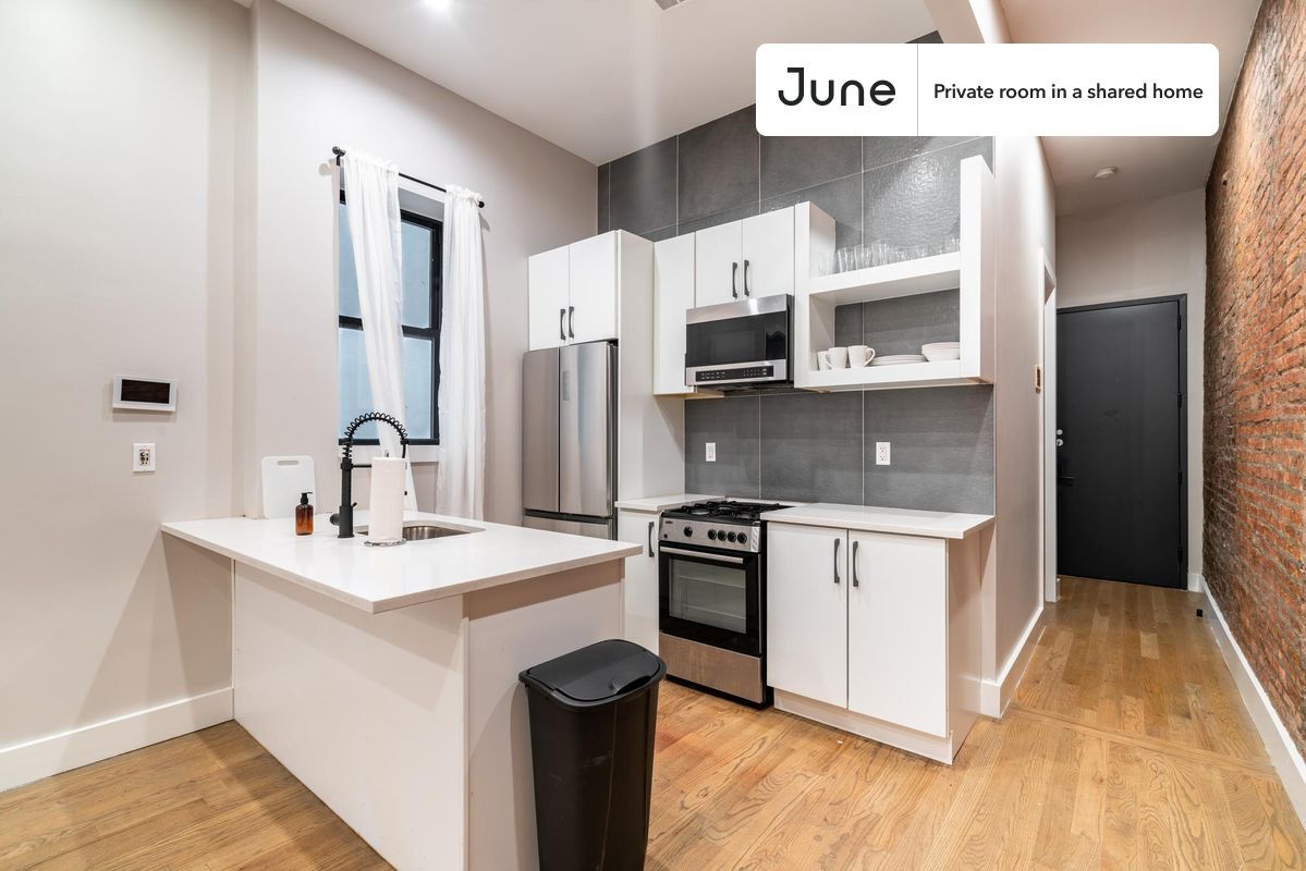 Building Photo - Room in Shared 6 bed/6.5 bath home