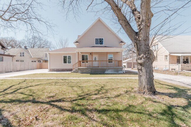 Building Photo - 1529 S 9th St